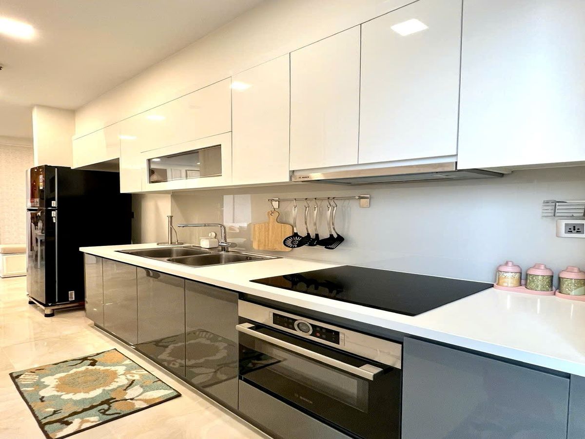 Giá căn hộ Vinhome Golden River Bason 2 Phòng Ngủ 68m2